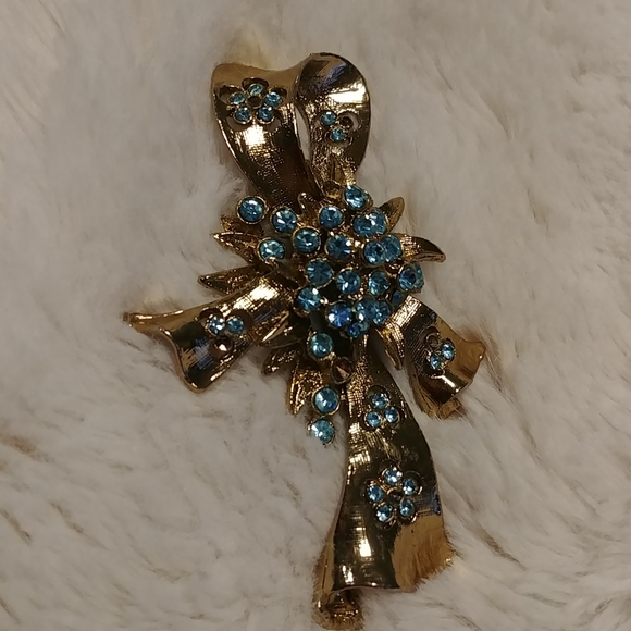 🎉2/$16 Oversized Pendant Brass Antique Gold and Blue Crystal Costume Jewelry - Picture 10 of 10